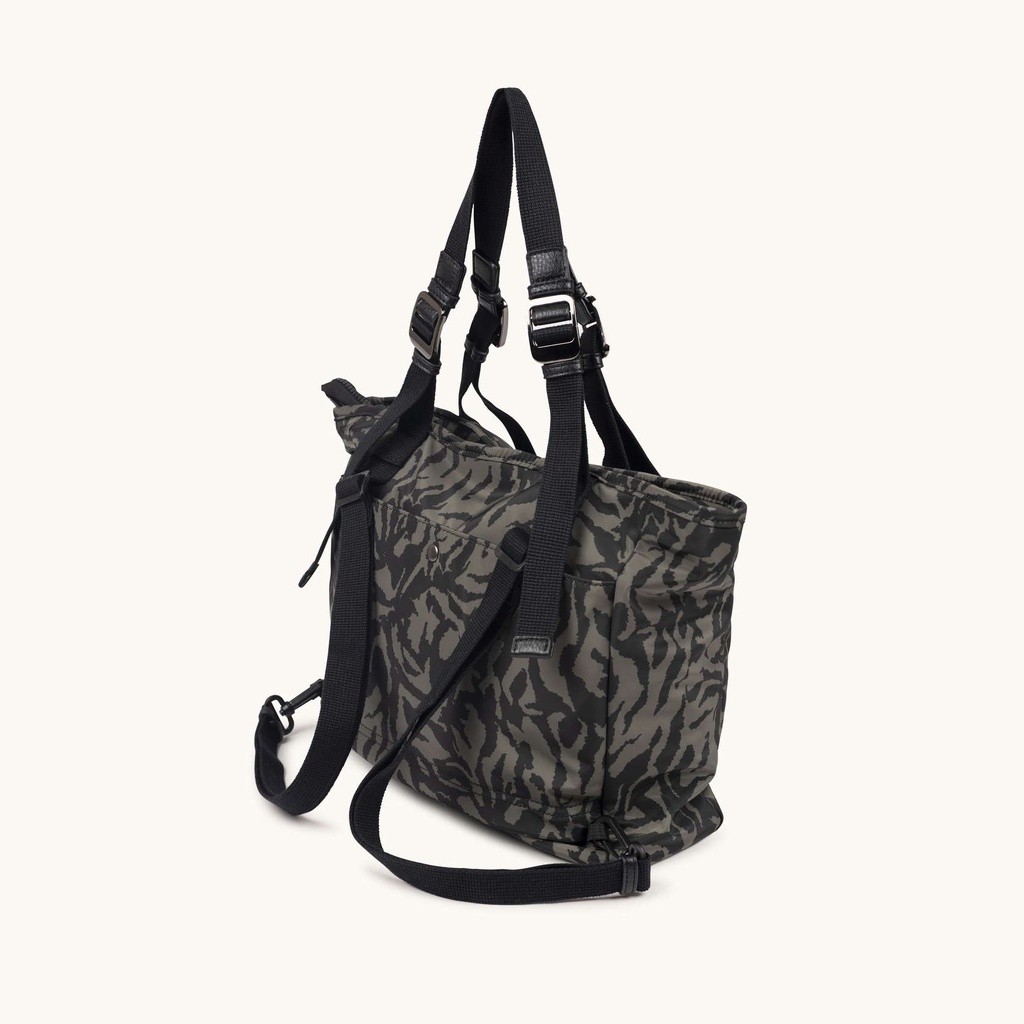 Bolso Shopper Convertible en Mochila Tiger ZONE SHOPPER BACKPACK C/PRINT TIGER KHAKI (3)