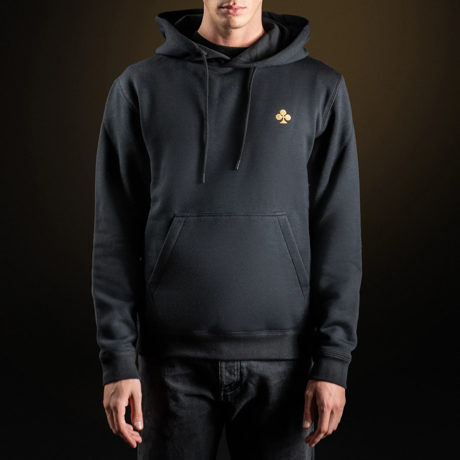 Sudadera con capucha negra (2)