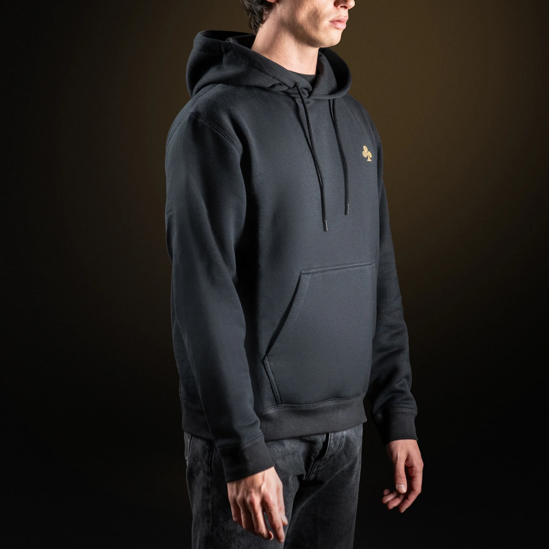 Sudadera con capucha negra (3)