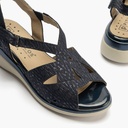 Sandalia asimétrica con velcro en piel grabada fantasía AZUL (2)