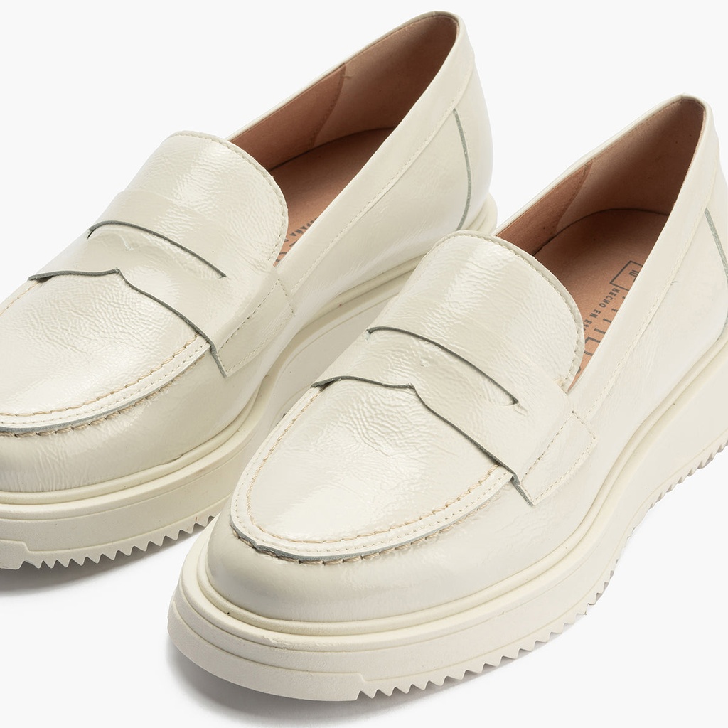 Mocasin mujer en  piel charol GLACIAL (1)