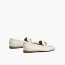 Mocasin plano con adorno metal mujer en piel charol BLANCO (2)