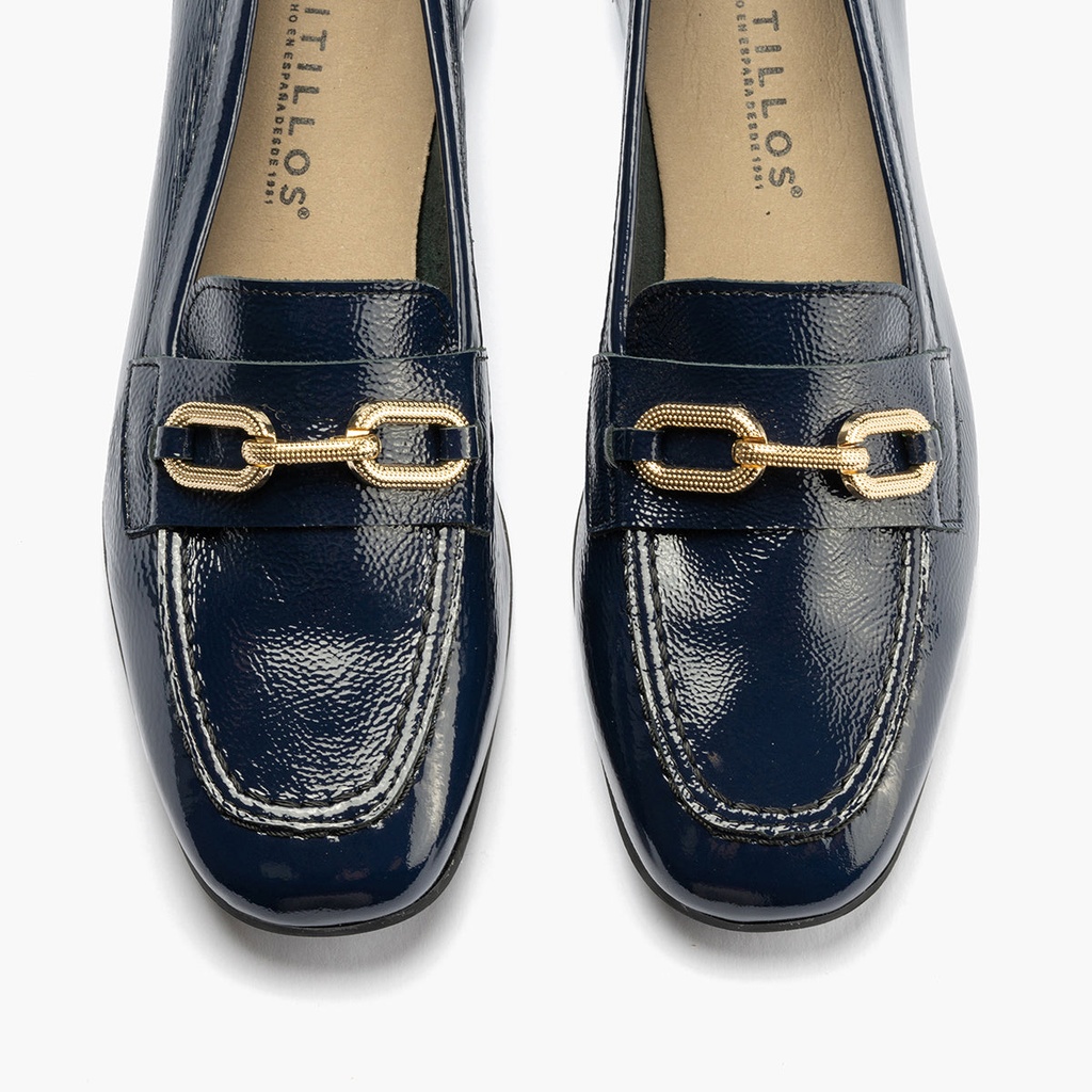Mocasin plano con adorno metal mujer en piel charol MARINO (4)