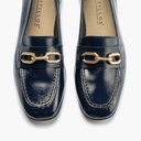 Mocasin plano con adorno metal mujer en piel charol MARINO (4)