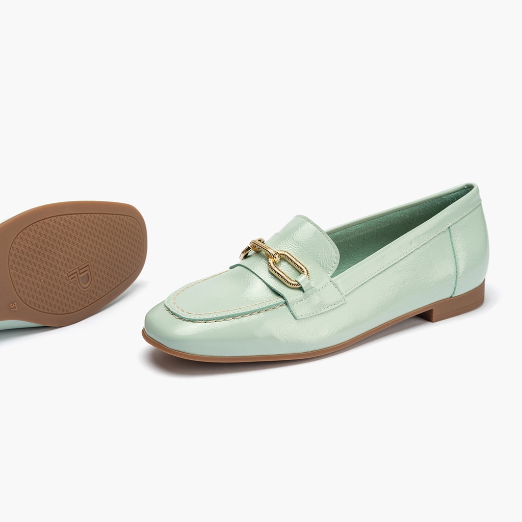 Mocasin plano con adorno metal mujer en piel charol TURQUESA (4)