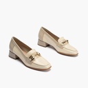 Mocasin con adorno metal mujer en piel charol BEIGE (1)