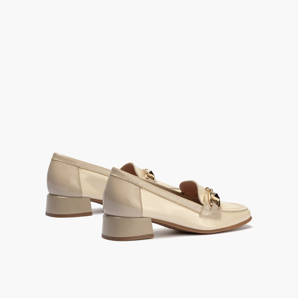 Mocasin con adorno metal mujer en piel charol BEIGE (3)