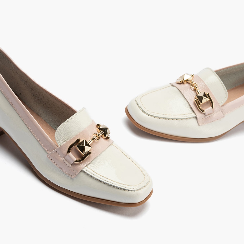 Mocasin con adorno metal mujer en piel charol ROSA (1)