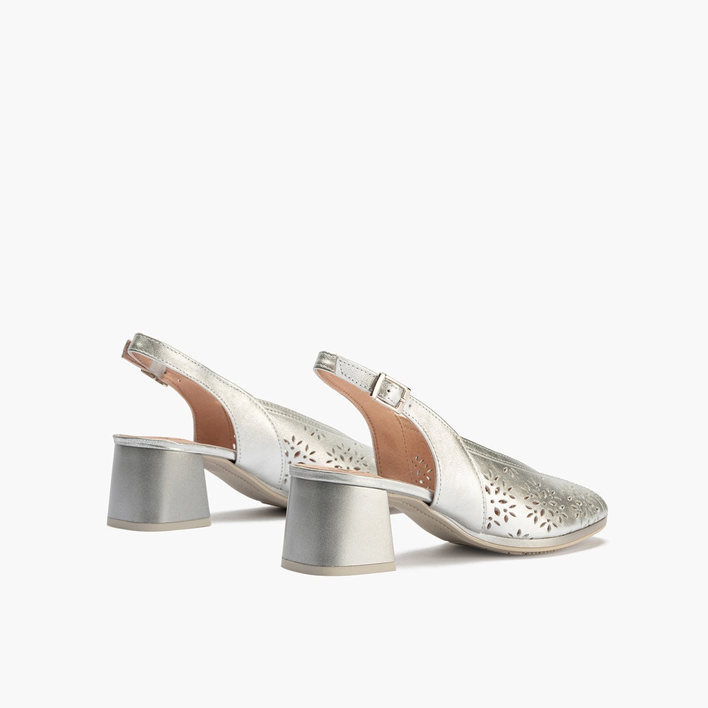 Sandalia con picados mujer con hebilla en piel laminado PLATA (3)