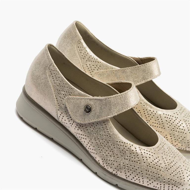 Zapato mercedes plano ancho especial con acabado brillante y suave Oro (2)