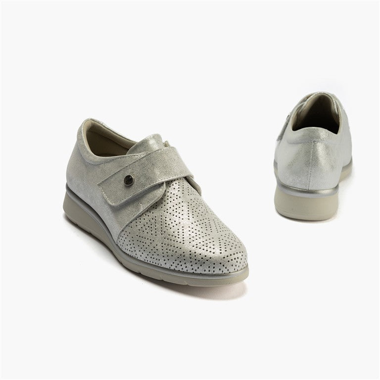 Zapato plano ancho especial con velcro en piel napa fantasía Plata (2)