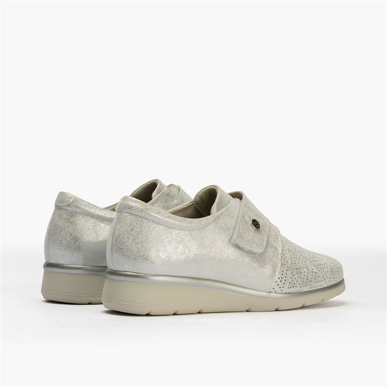 Zapato plano ancho especial con velcro en piel napa fantasía Plata (4)