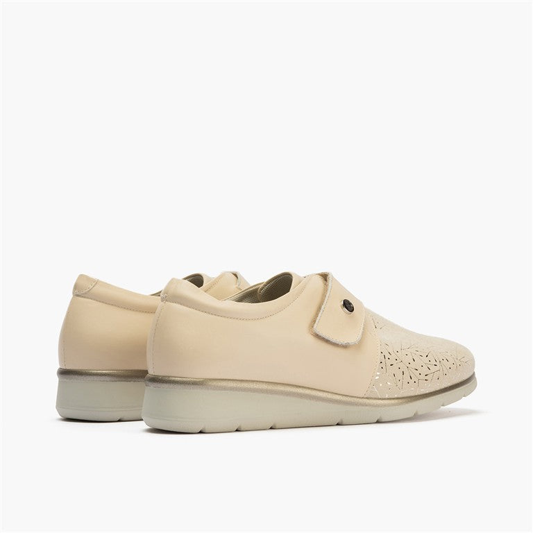 Zapato anchos especial con velcro en lycra y piel napa Crema (4)