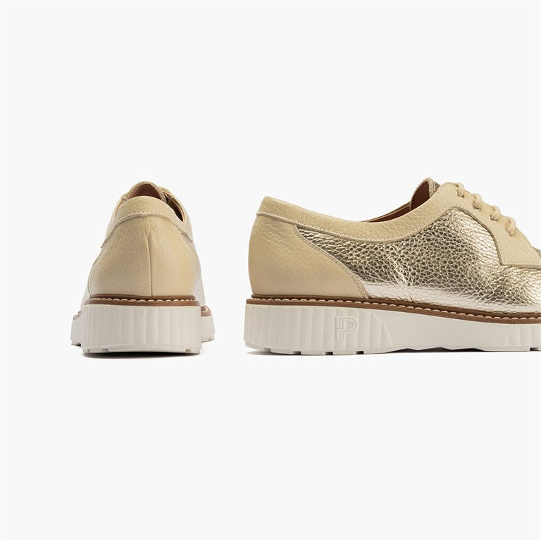 Zapato blucher con cordones y reflejos brillantes Oro (2)