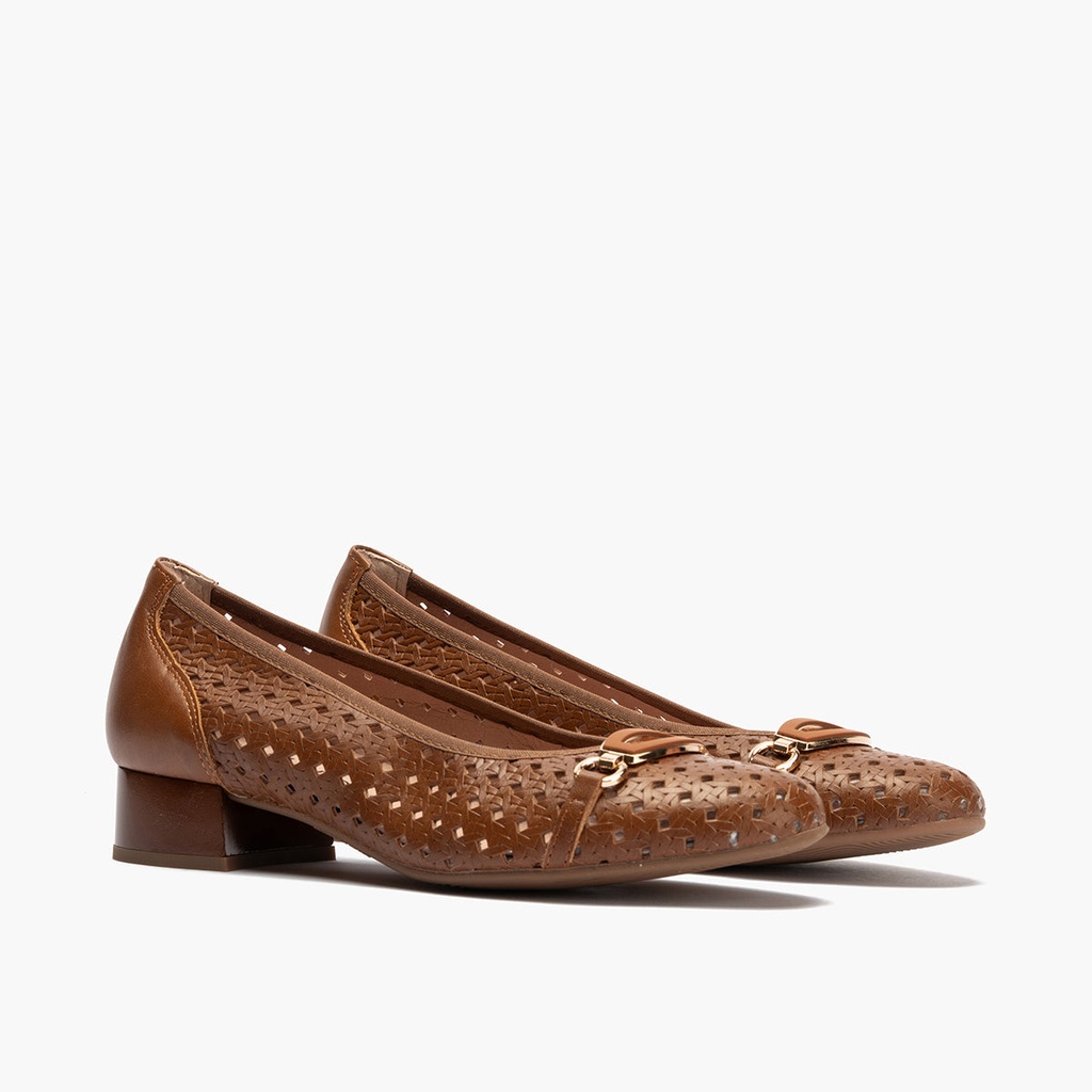 Zapato salón con adorno y tacón bajo, con punta redonda Cuero (1)