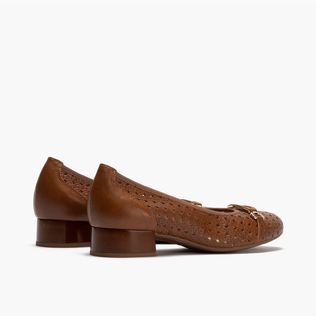 Zapato salón con adorno y tacón bajo, con punta redonda Cuero (2)