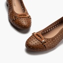 Zapato salón con adorno y tacón bajo, con punta redonda Cuero (3)