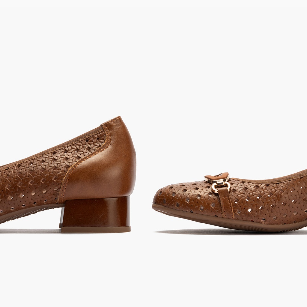 Zapato salón con adorno y tacón bajo, con punta redonda Cuero (4)