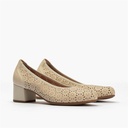 Zapato salón con tacón medio, en piel napa perforada Crema (3)