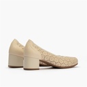 Zapato salón con tacón medio, en piel napa perforada Crema (4)