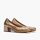 Zapato salón con tacón medio, en piel fantasía perforada Nude (1)