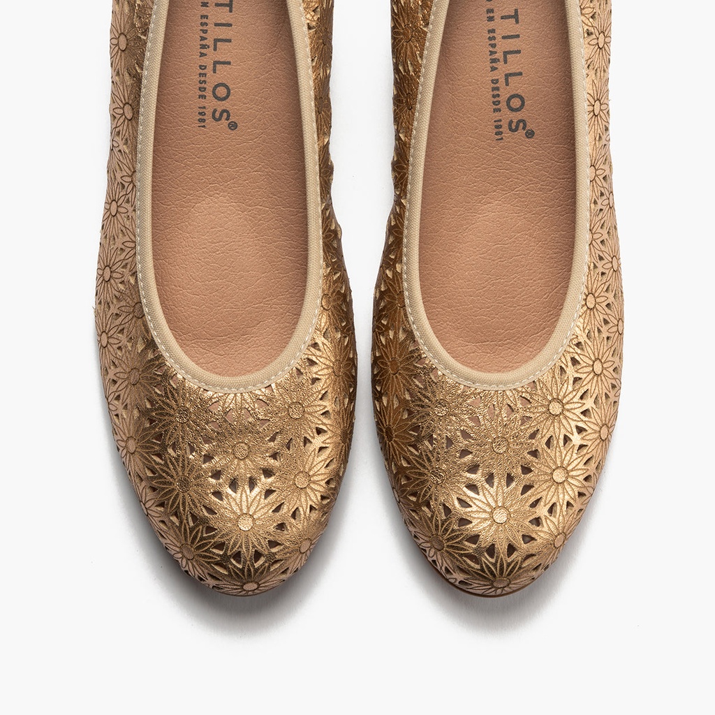 Zapato salón con tacón medio, en piel fantasía perforada Nude (4)