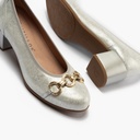 Zapato salón con tacón medio y adorno, en piel brillante Plata (4)