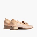 Mocasín con tacón bajo y adorno, con punta cuadrada Nude (3)