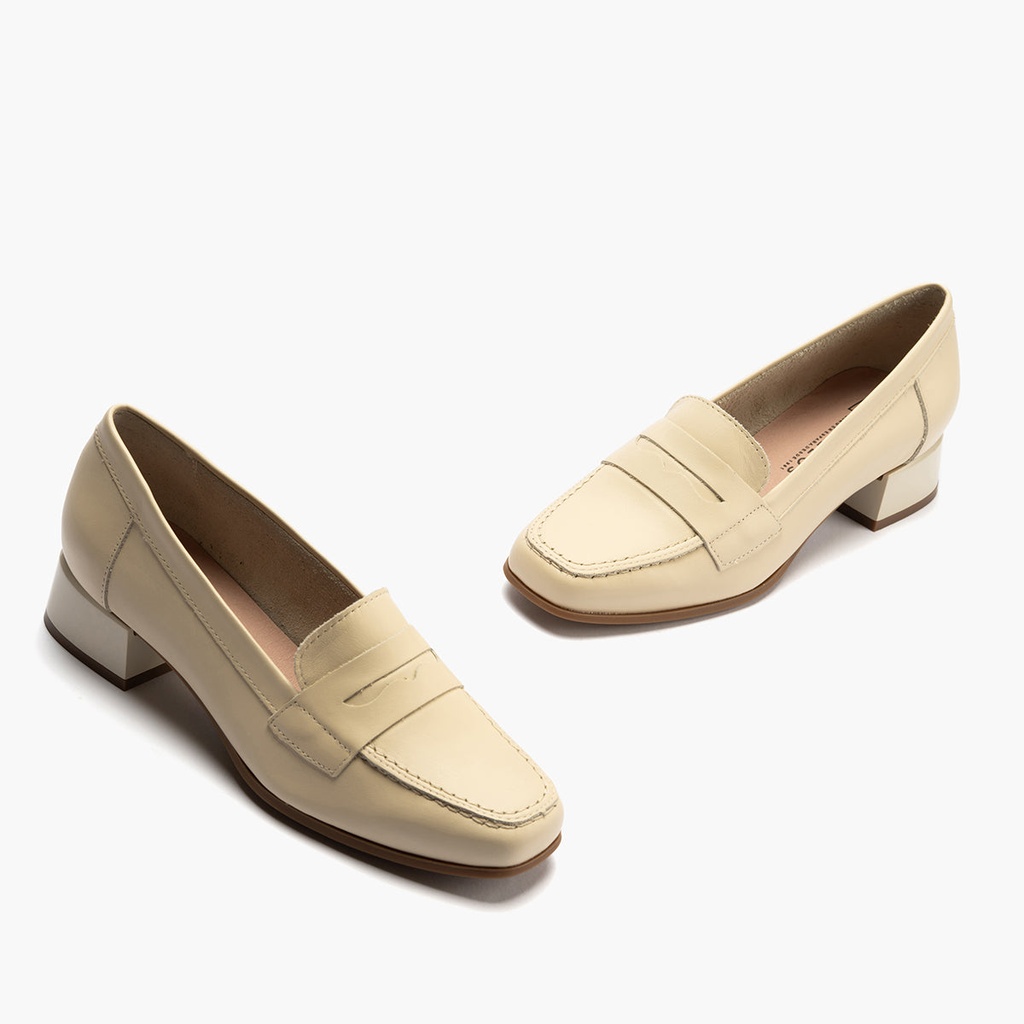Mocasín con tacón bajo y antifaz, con punta cuadrada Crema (1)