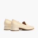 Mocasín con tacón bajo y antifaz, con punta cuadrada Crema (3)