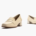 Mocasín con tacón bajo y antifaz, con punta cuadrada Crema (4)