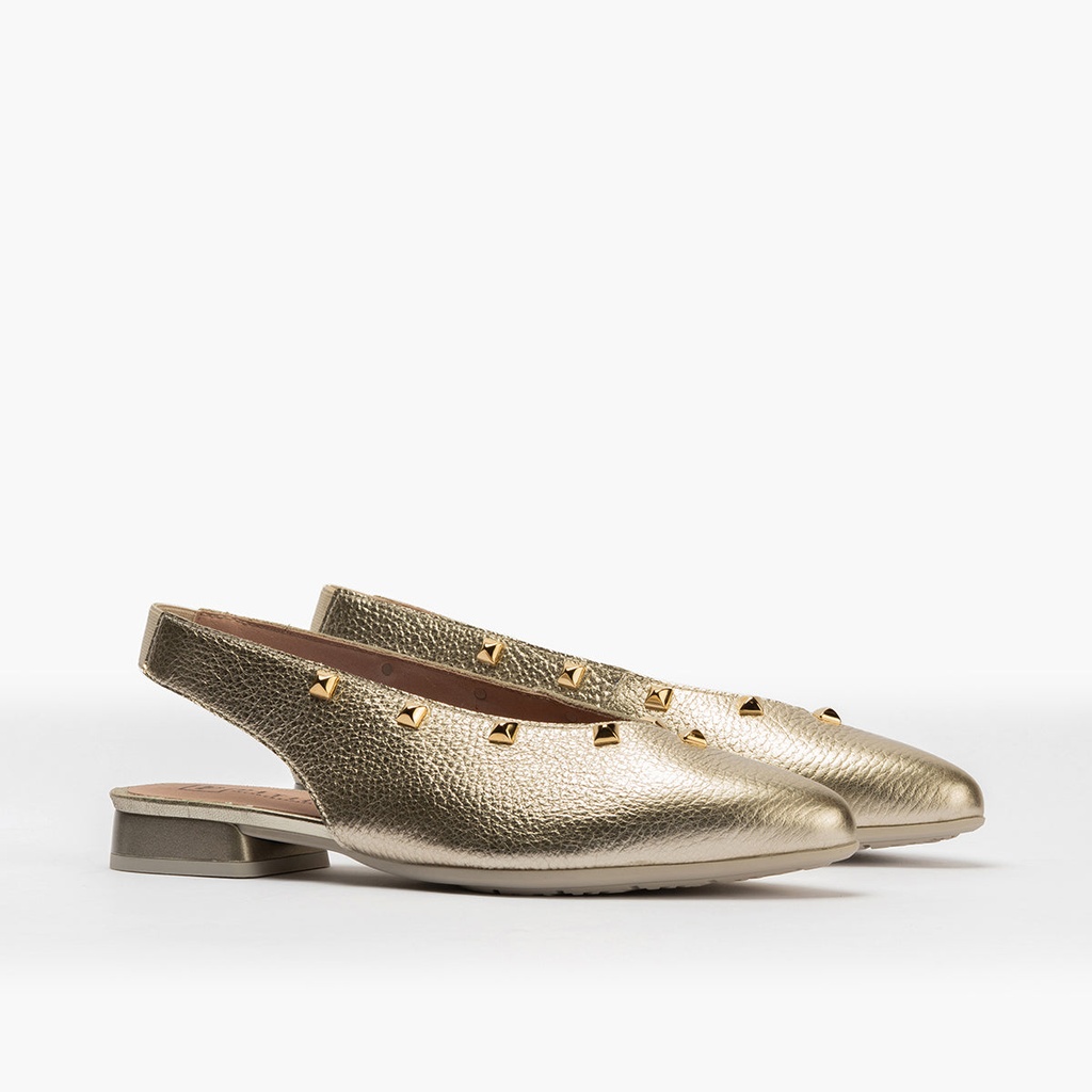 Bailarina con tacón bajo, punta fina y detalles metalizados Oro (3)