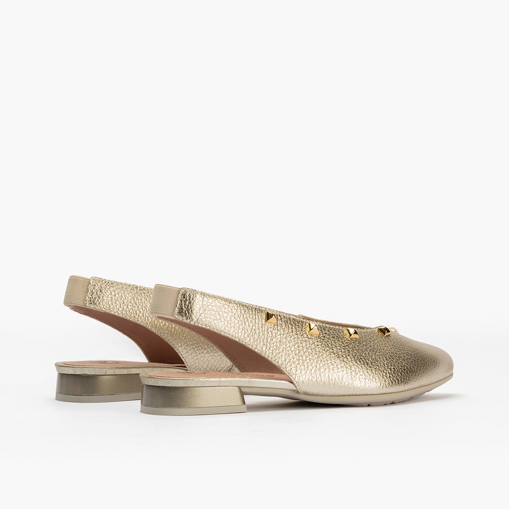 Bailarina con tacón bajo, punta fina y detalles metalizados Oro (4)