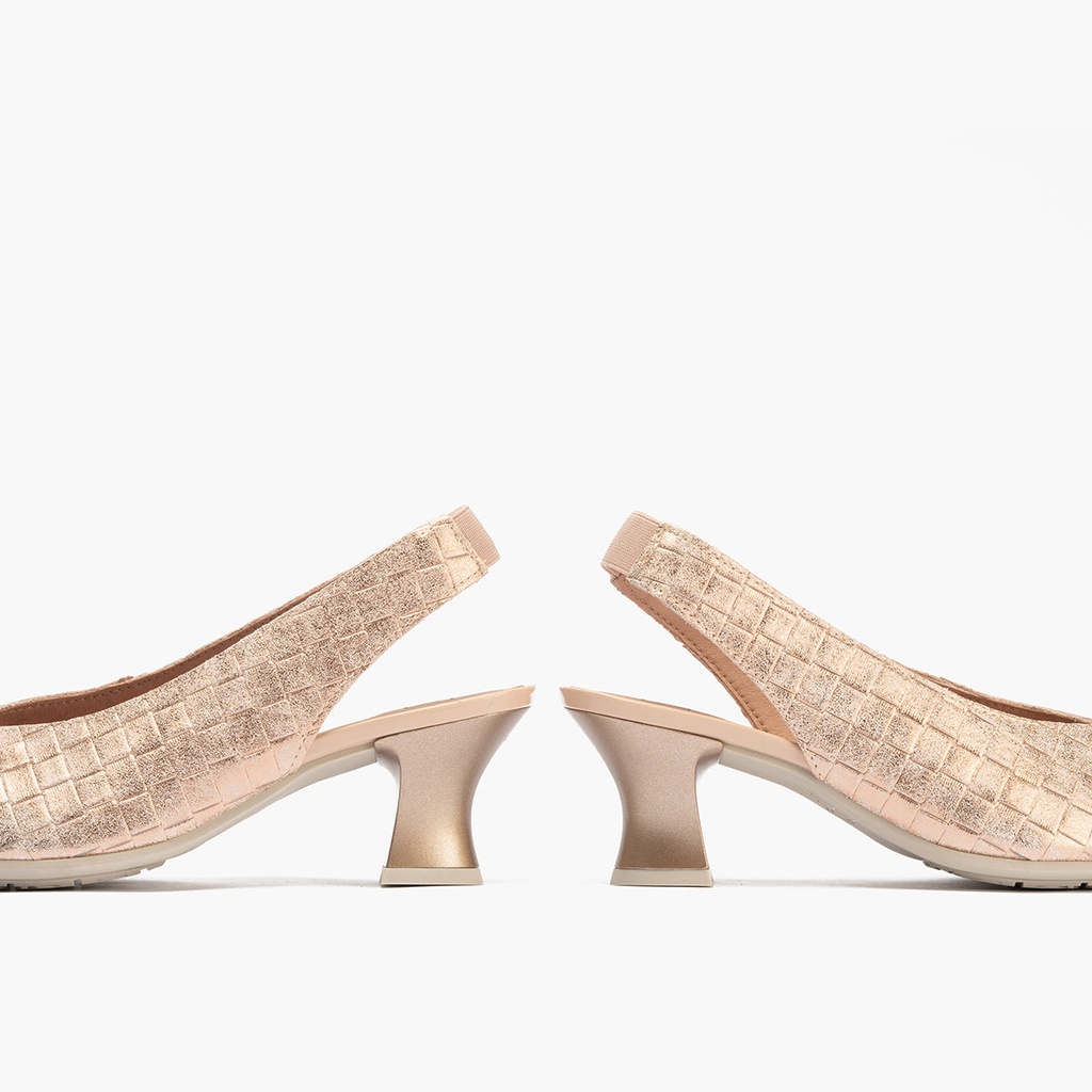 Zapato salón destalonado con tacón medio, en piel laminada Nude (4)