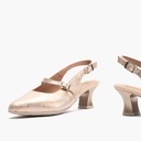Zapato salón destalonado con tacón medio, en piel laminada y pulsera Nude (4)