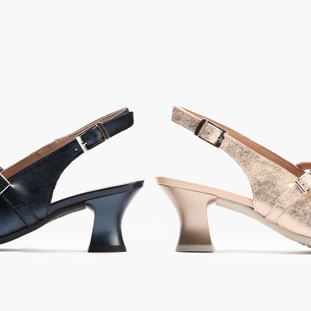 Zapato salón destalonado con tacón medio, en piel laminada y pulsera Nude (5)