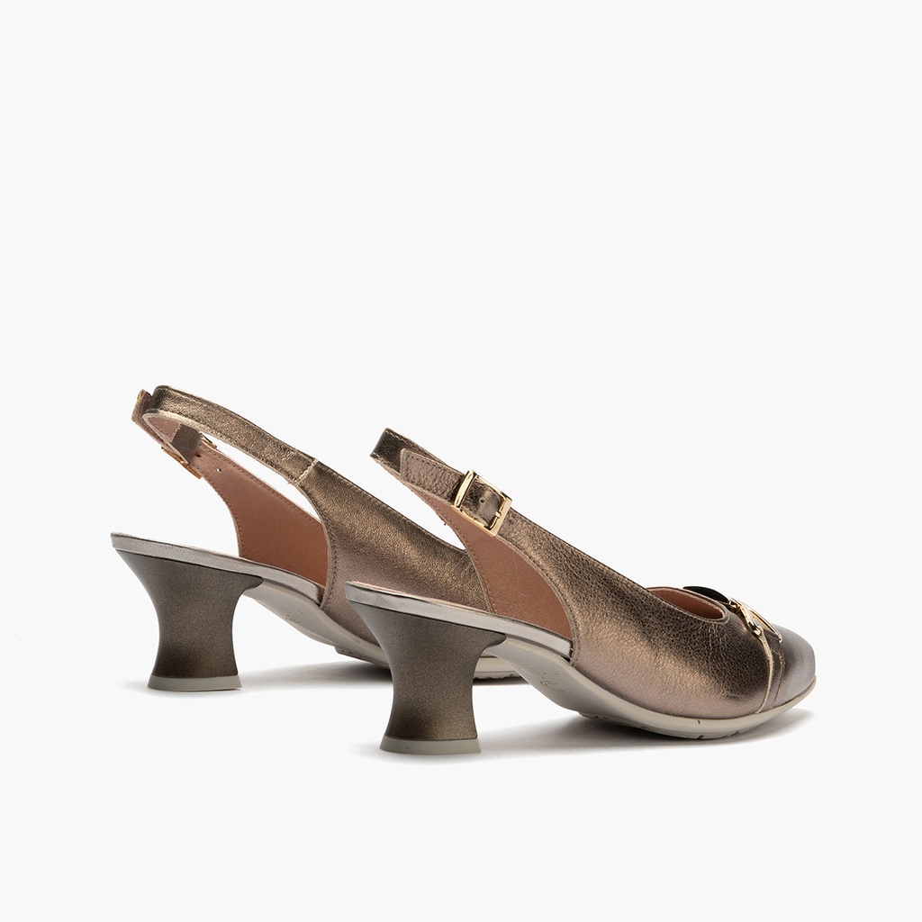 Zapato salón destalonado con tacón medio, con adorno y piel laminada Bronce (2)