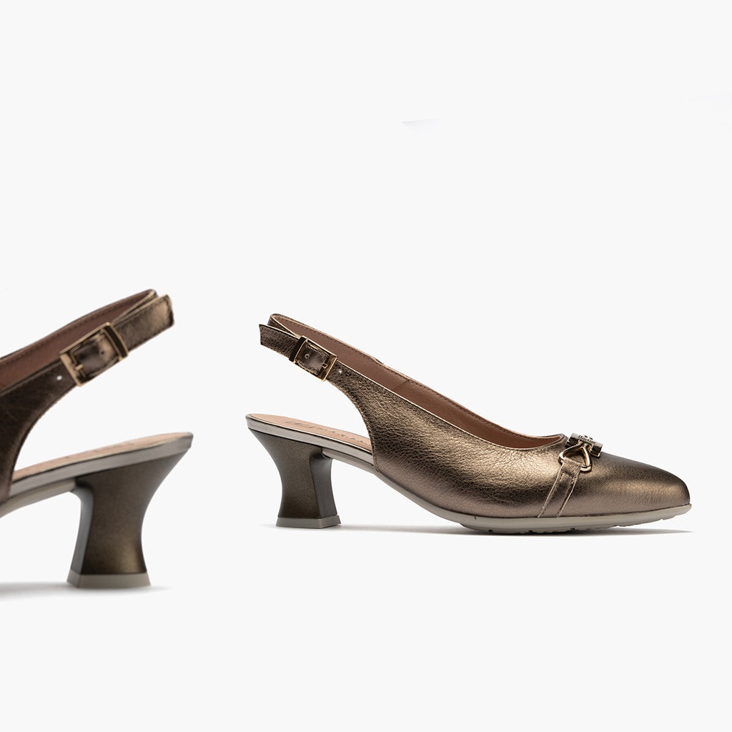 Zapato salón destalonado con tacón medio, con adorno y piel laminada Bronce (4)