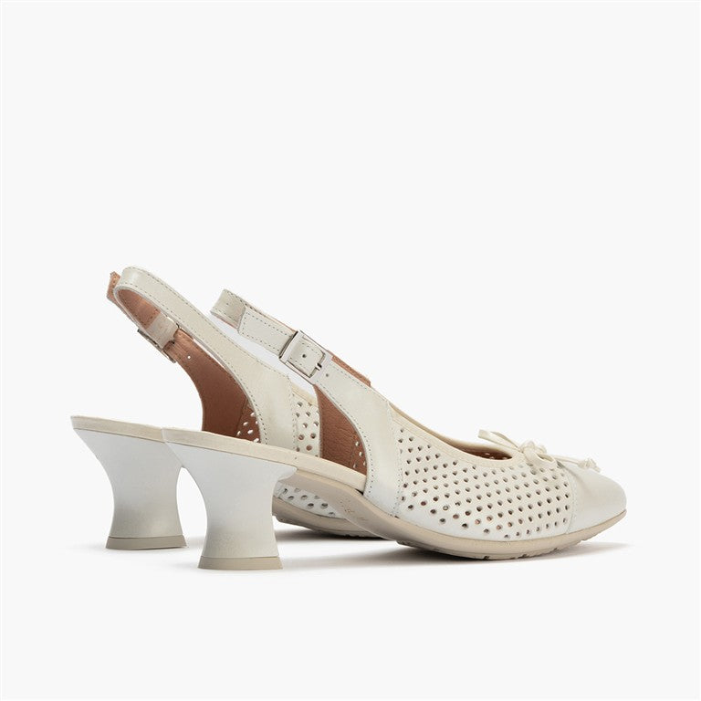 Zapato de salón con tacón medio, punta fina y pulsera Plata (2)