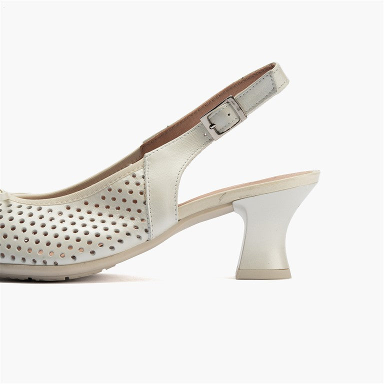 Zapato de salón con tacón medio, punta fina y pulsera Plata (4)