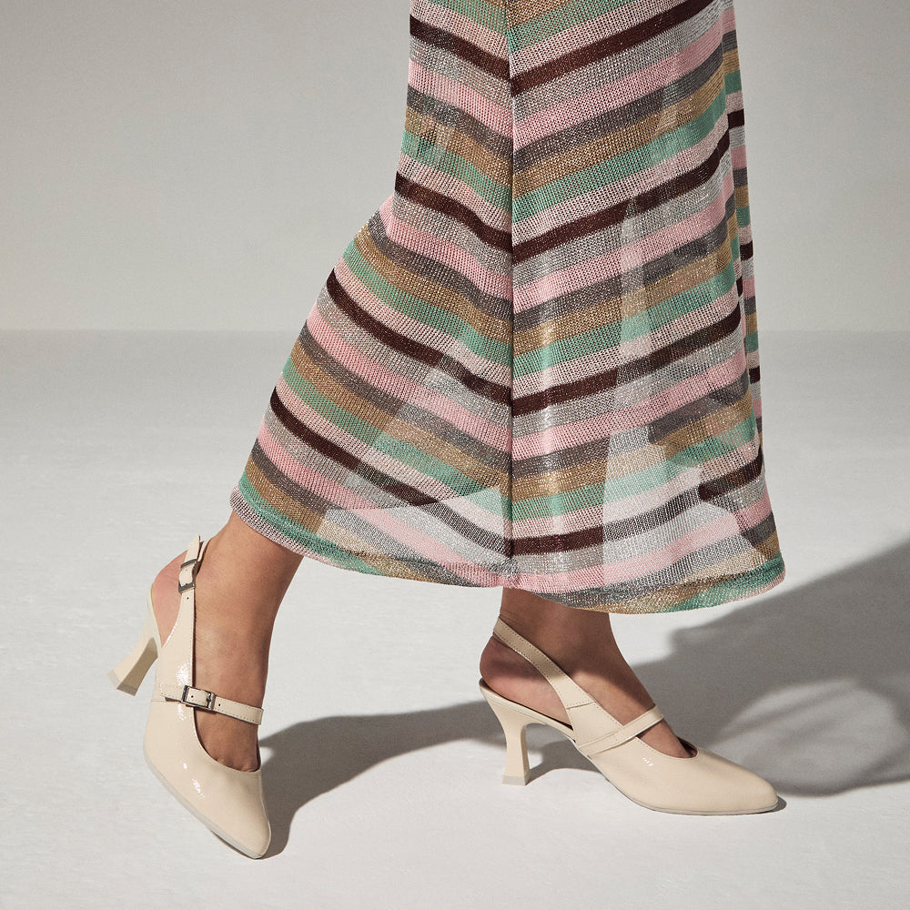 Zapato de salón destalonado con tacón alto, punta fina y pulsera Crema (6)