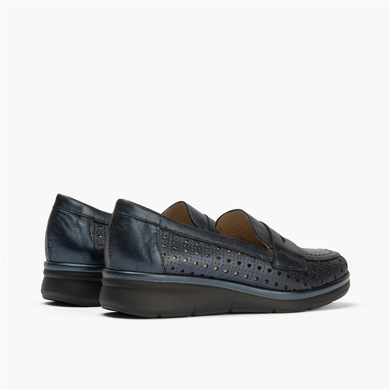 Mocasín plano con antifaz en piel napa fantasía y piel napa con acabados metalizados Marin (4)