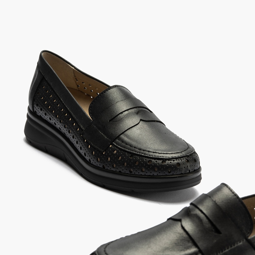 Mocasín plano con antifaz en piel napa fantasía y piel napa con acabados metalizados Negro (3)