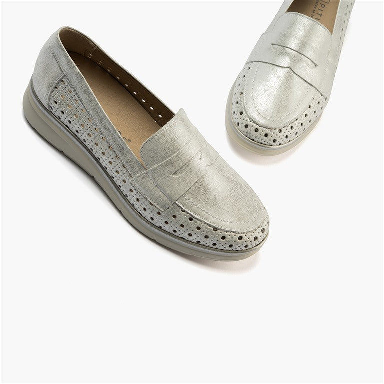 Mocasín plano con antifaz en piel napa fantasía y piel napa con acabados metalizados Plata (2)