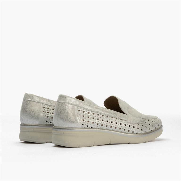 Mocasín plano con antifaz en piel napa fantasía y piel napa con acabados metalizados Plata (4)