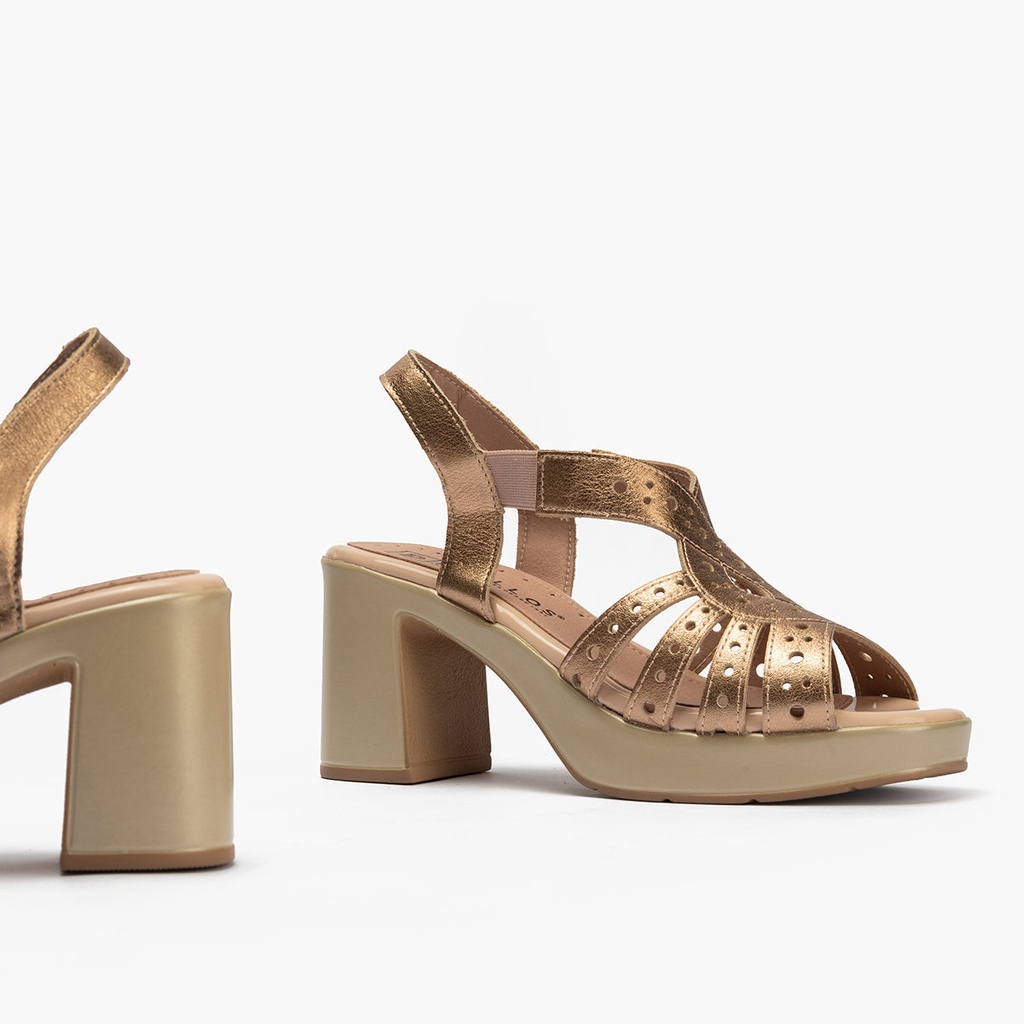 Zapato de salón con tacón plataforma y detalles metalizados Nude (4)