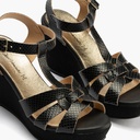 Sandalia con cuña alta en piel con efecto animal print Negro (3)