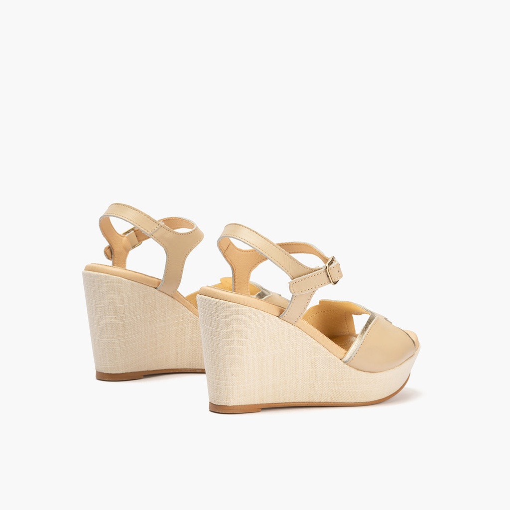 Sandalia con cuña alta en piel napa Crema (2)