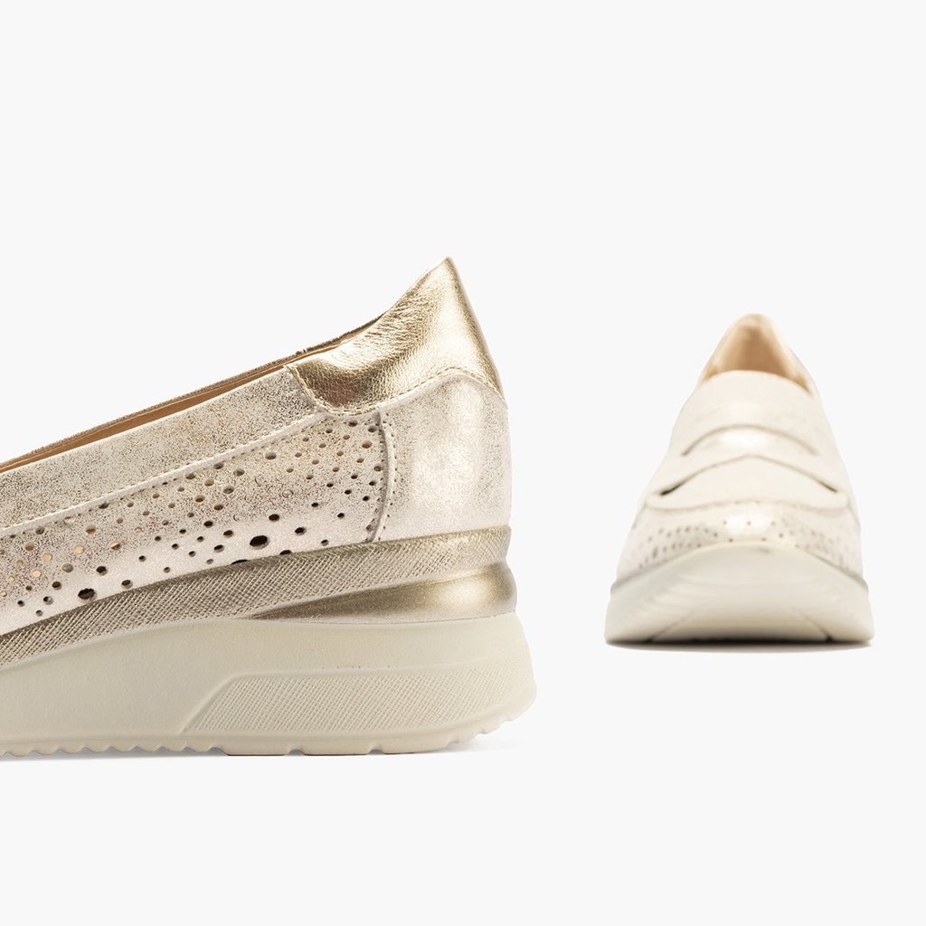 Mocasin antifaz con picados mujer en piel combinada ORO (4)