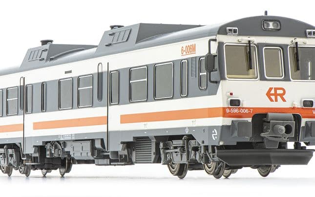 RENFE, automotor diesel 596, decoración "Regionales R1", 9-596-006-7, ép. V (2)